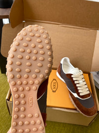 T Sneakers