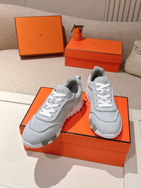 26S Bouncing Sneakers