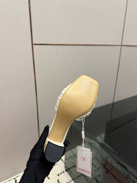 26S Garavani Annet Mules