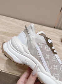 Run 55 Sneakers