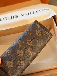 Hills Pochette Bag