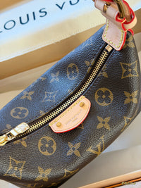 Hills Pochette Bag