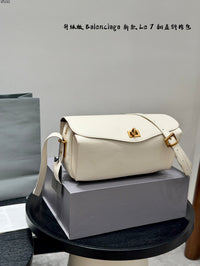 Le 7 Shoulder Bag