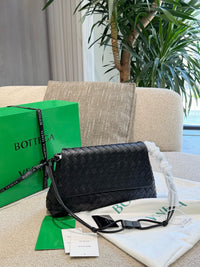 Giorno Shoulder Bag