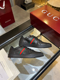 Stretch Low Top Trainers