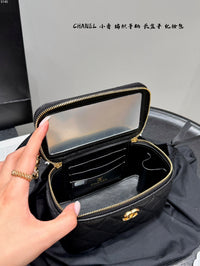 25B Vanity Case with Chain
