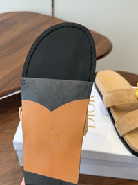 26S Médaillon Buckle Slides