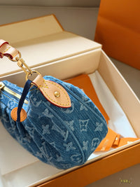 Valley Pochette Bag