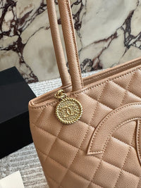 Medallion Tote