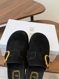 26S Médaillon Buckle Mules