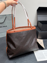 Select Medium Tote Bag