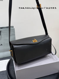Le 7 Shoulder Bag