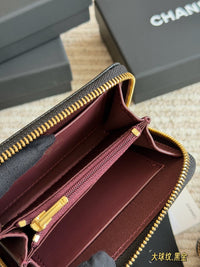 Classic Zipped Coin Purse