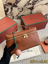 Extra Pocket L19 Leather Pouch