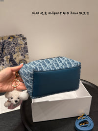 Oblique Pouch
