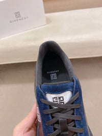 G Move Sneakers
