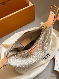 Hills Pochette Bag