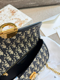 Médaillon Flap Bag