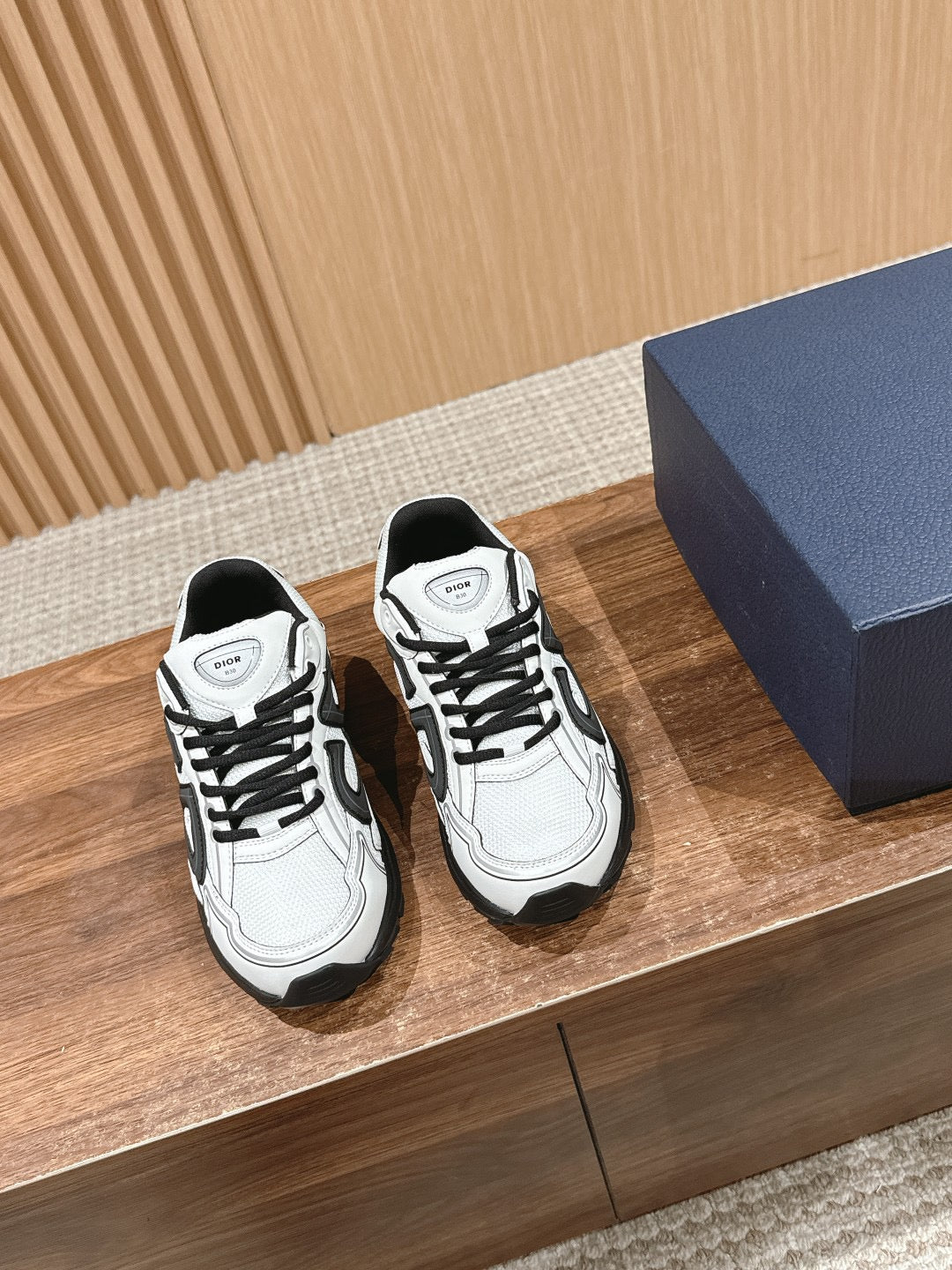 B30 Sneakers