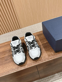 B30 Sneakers
