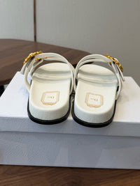 26S Médaillon Buckle Slides