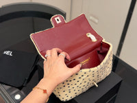 Medium Classic Flap