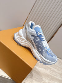 Run 55 Sneakers