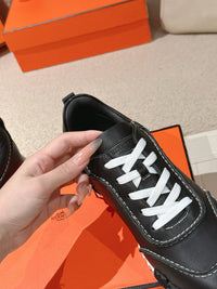 26S Bouncing Sneakers