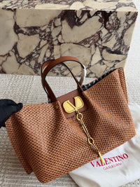 Straw VLogo Signature Tote Bag