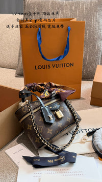Vanity Chain Pouch Bag