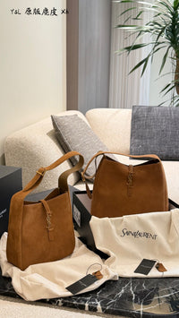 Le 5 à 7 Shoulder Bag