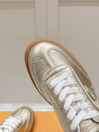 Frontrow Sneakers