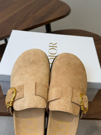 26S Médaillon Buckle Mules