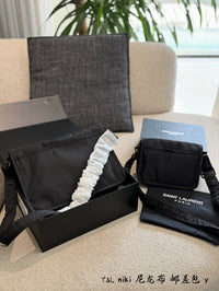 Niki Messenger Bag
