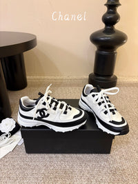 Logo Sneakers