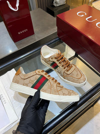 Stretch Low Top Trainers