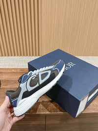 B30 Sneakers
