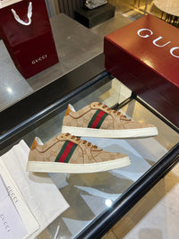 Stretch Low Top Trainers