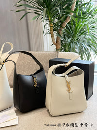 Le 5 À 7 Hobo Bag