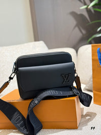 S Lock Messenger Black Leather