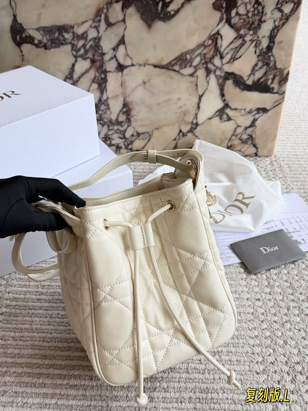 D-Motion Bucket Bag