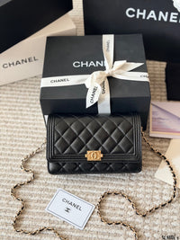 Boy Wallet On Chain