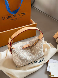Hills Pochette Bag