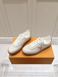 Frontrow Sneakers
