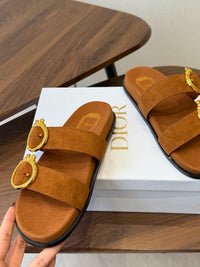 26S Médaillon Buckle Slides
