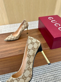 Bombshell Pumps