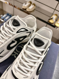 B30 Sneakers