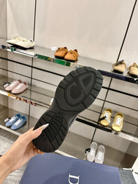 B30 Sneakers