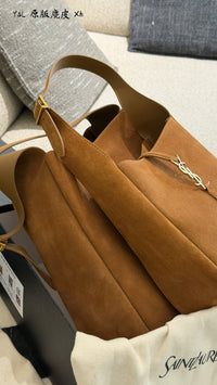 Le 5 à 7 Shoulder Bag