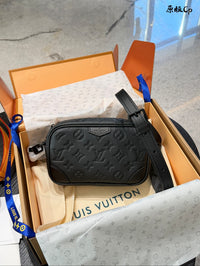 Trocadéro Wearable Wallet